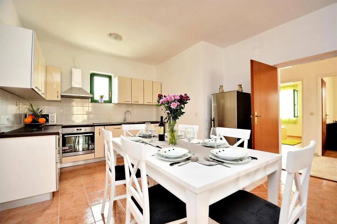 Villa Allegro 0*, Sukosan